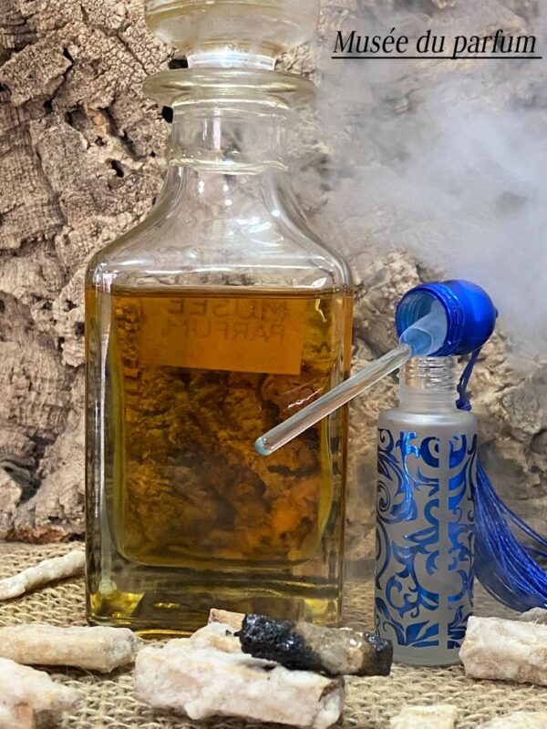 غبار الذهب هو عطر شرقي للنساء و الرجال